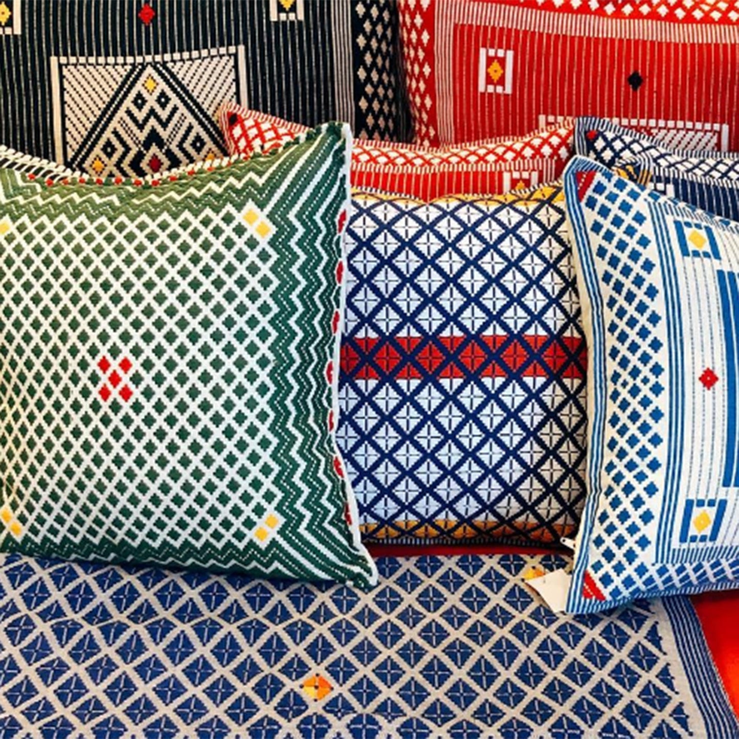 Dumbara Cushion Cover. 18" x 18" / 45cm x 45cm