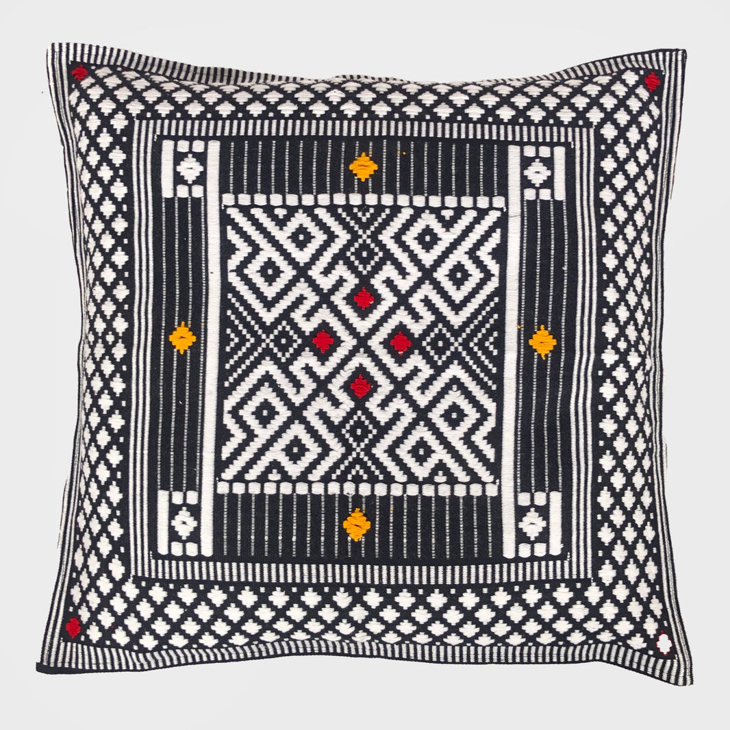 Traditional Dumbara Weaving – BAREFOOT