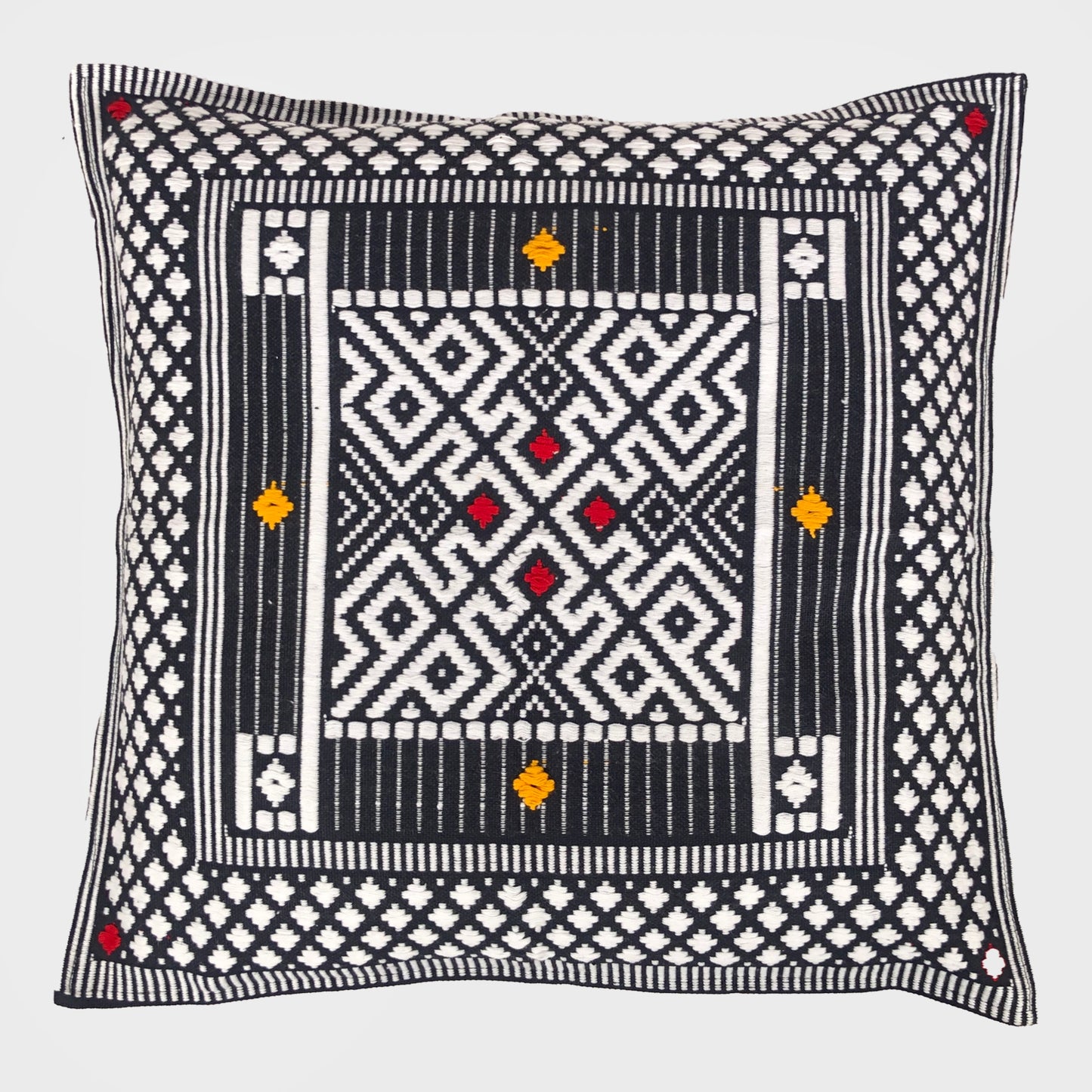 Dumbara Cushion Cover. 18" x 18" / 45cm x 45cm