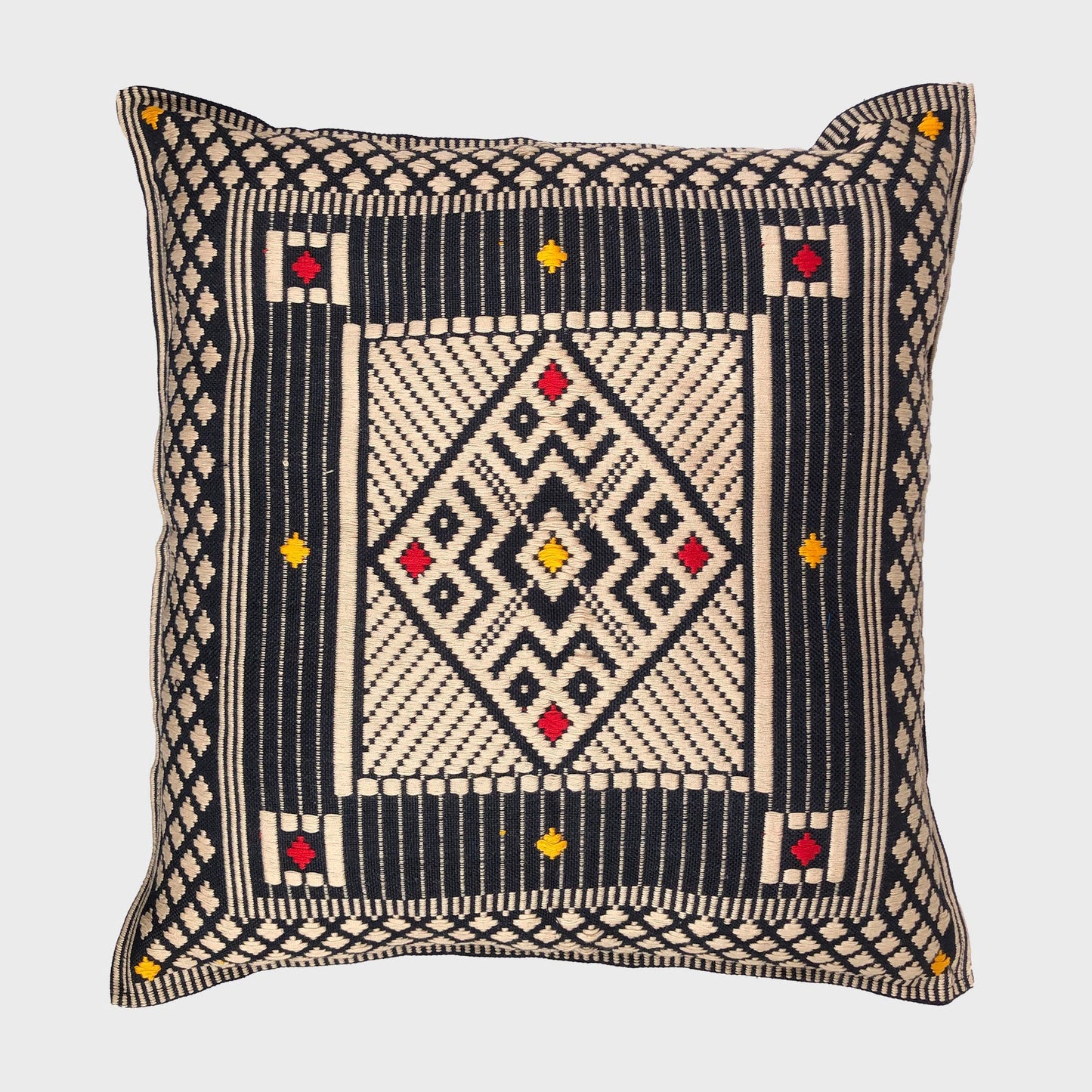 Dumbara Cushion Cover. 18" x 18" / 45cm x 45cm