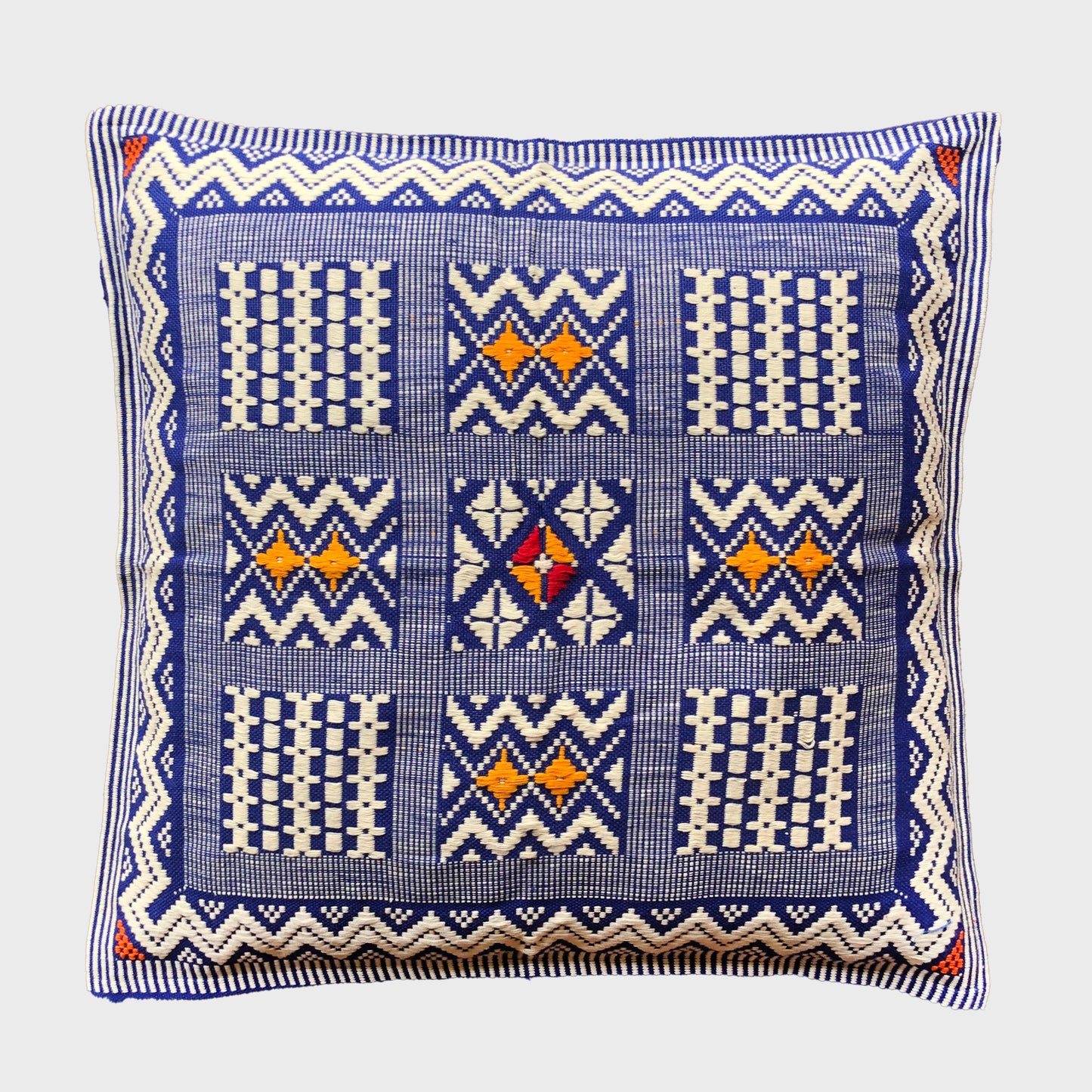Dumbara Cushion Cover. 18" x 18" / 45cm x 45cm