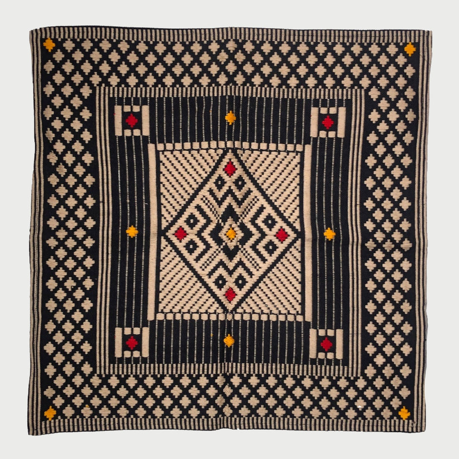 Traditional Dumbara Weaving – BAREFOOT