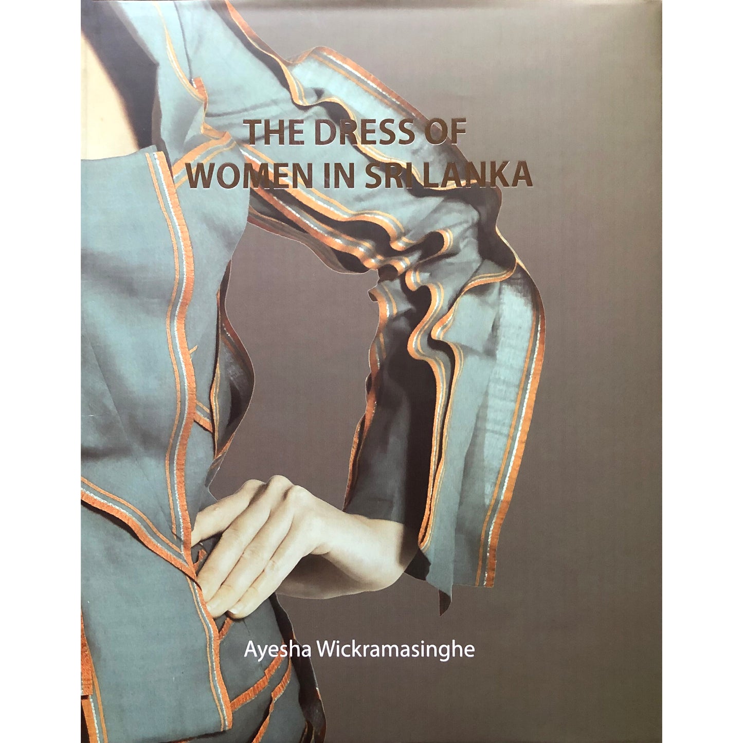 The Dress of Women in Sri Lanka By Ayesha Wickramasinghe